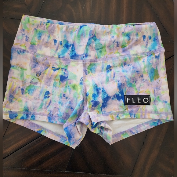 Fleo Shorts - Picture 1 of 4